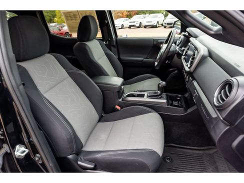 Used 2021 Toyota Tacoma TRD Off-Road image 16