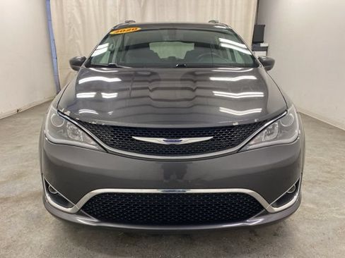 Used 2020 Chrysler Pacifica Touring-L FWD image 2