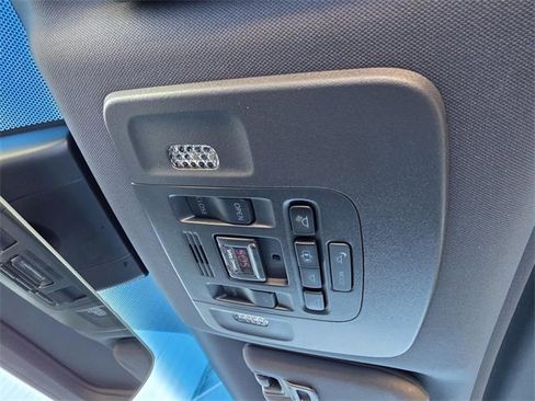 Used 2019 Toyota Avalon Limited image 27