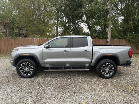 Used 2024 GMC Canyon Denali image 2