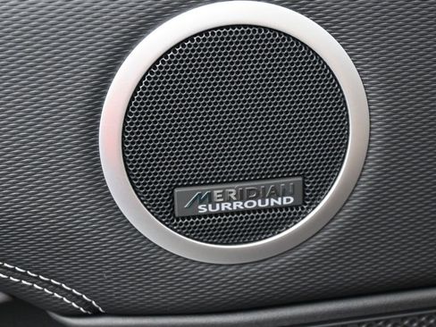 Used 2026 Land Rover Discovery Limited Edition image 16