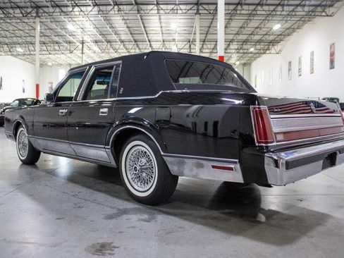 Used 1989 Lincoln Town Car Signature image 5
