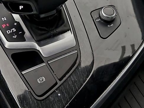 Used 2017 Audi Q7 3.0T Premium Plus w/ Premium Plus Package image 29