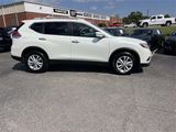 Used 2016 Nissan Rogue SV image 2