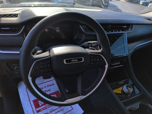 Used 2023 Jeep Grand Cherokee L Laredo image 9