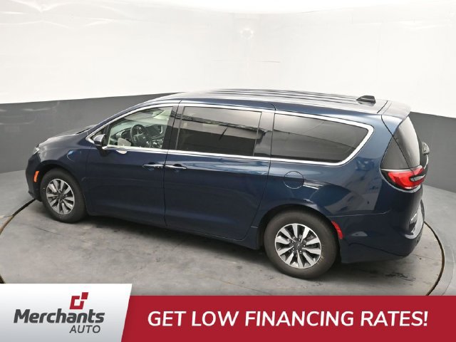 Used 2023 Chrysler Pacifica Touring-L FWD image 27
