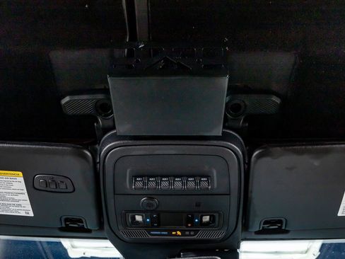 Used 2023 Ford Bronco Wildtrak AWD/4WD image 27