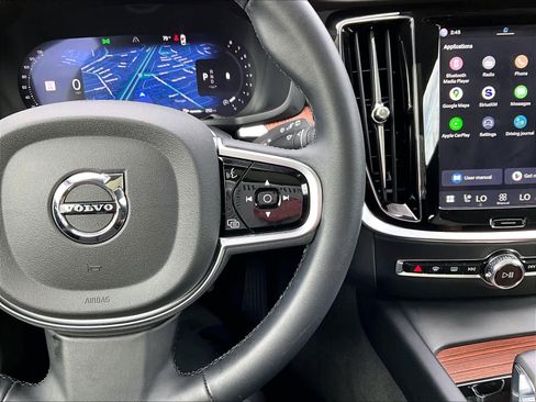 Used 2025 Volvo V60 B5 Cross Country Plus image 22