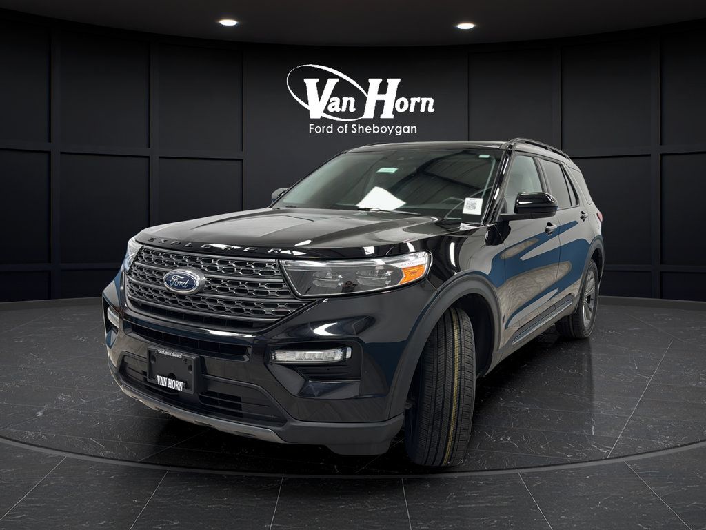 Used 2023 Ford Explorer XLT w/ Equipment Group 202A AWD/4WD image 3