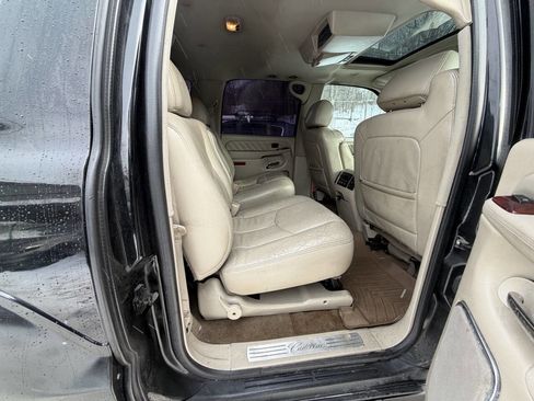 Used 2004 Cadillac Escalade ESV Platinum image 17