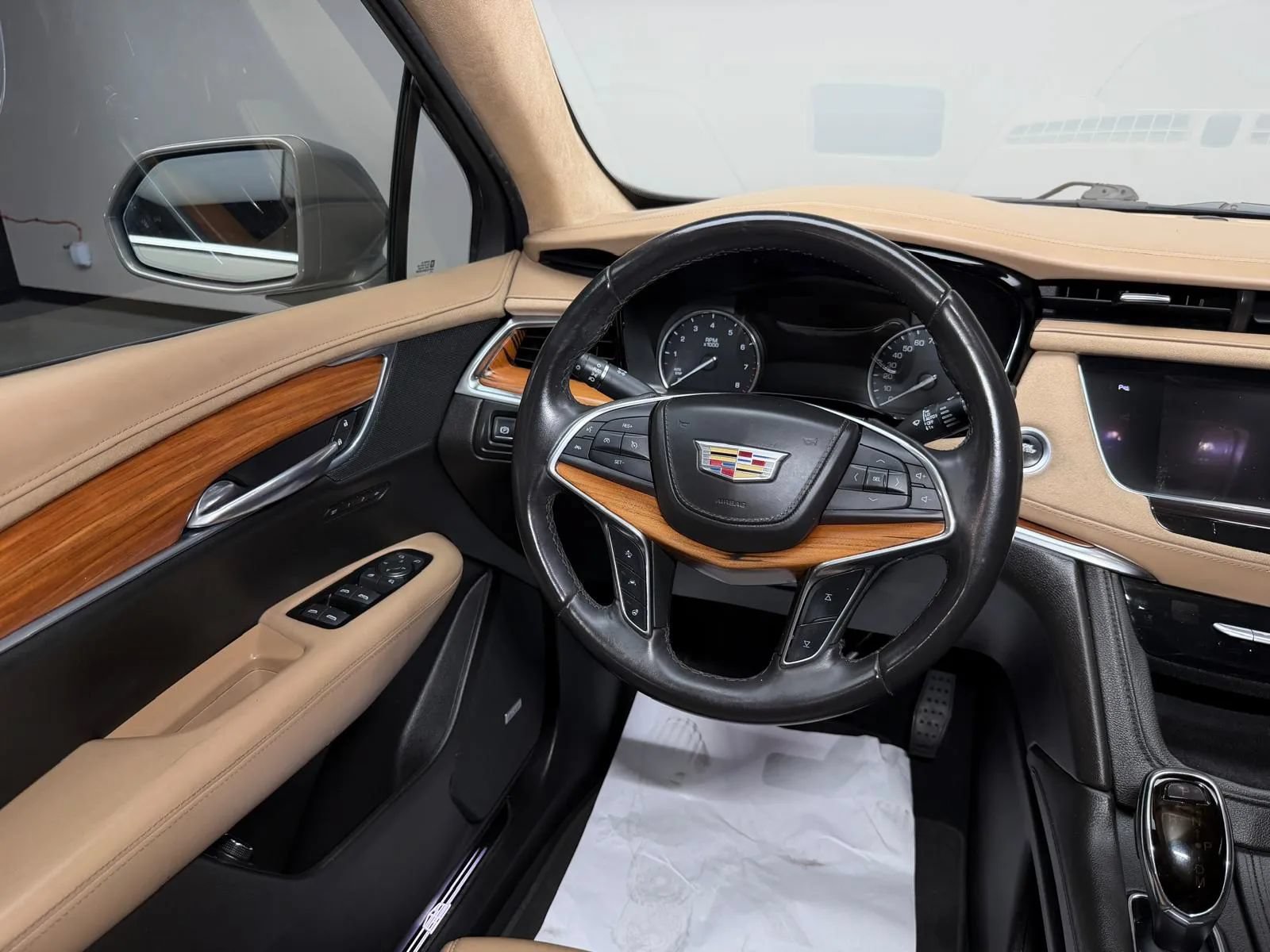 Used 2018 Cadillac XT5 Platinum AWD/4WD image 23