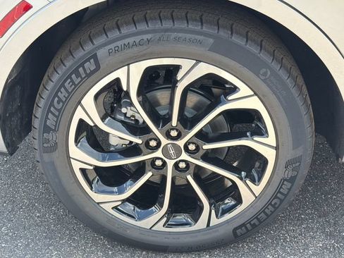 New 2026 Lincoln Nautilus Reserve AWD/4WD image 18