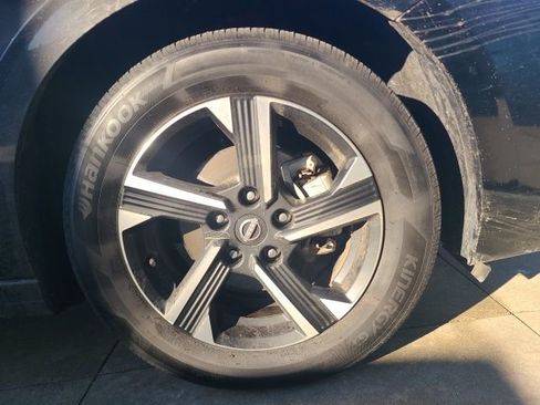 Used 2025 Nissan Sentra SV image 9