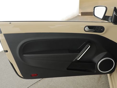 Used 2019 Volkswagen Beetle 2.0T image 10