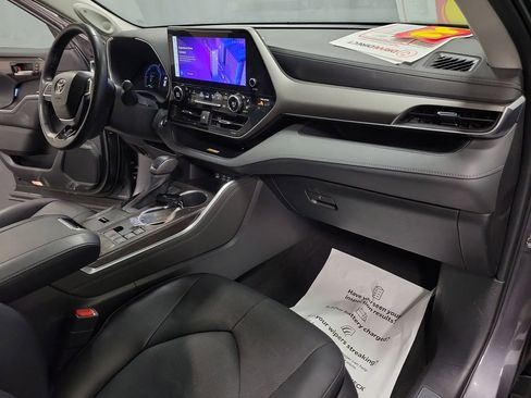 Used 2023 Toyota Highlander Limited image 24