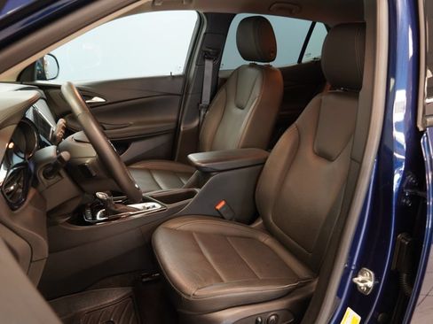 Used 2023 Buick Encore GX Essence FWD image 4