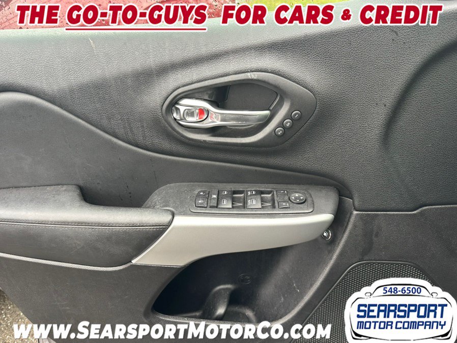 Used 2018 Jeep Cherokee Overland AWD/4WD image 16