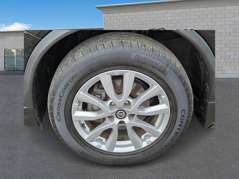 Used 2018 Nissan Rogue SV image 8