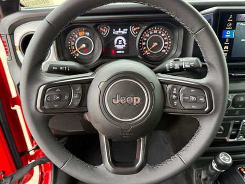 Used 2025 Jeep Wrangler Unlimited Sport AWD/4WD image 13