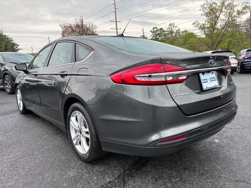 Used 2018 Ford Fusion SE w/ Fusion SE Technology Package FWD image 5