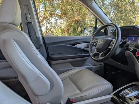 Used 2022 Honda Pilot Touring image 12