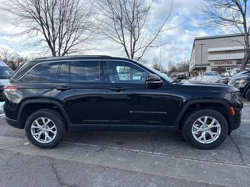 Used 2022 Jeep Grand Cherokee Limited image 15