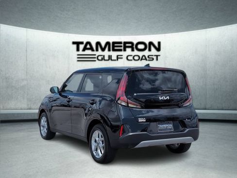 Used 2025 Kia Soul LX w/ LX Technology Package FWD image 3