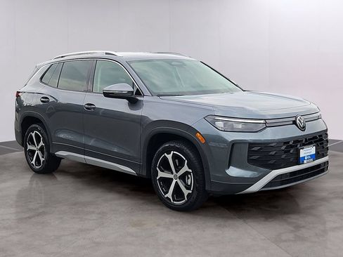 Certified 2026 Volkswagen Tiguan SE AWD/4WD image 3