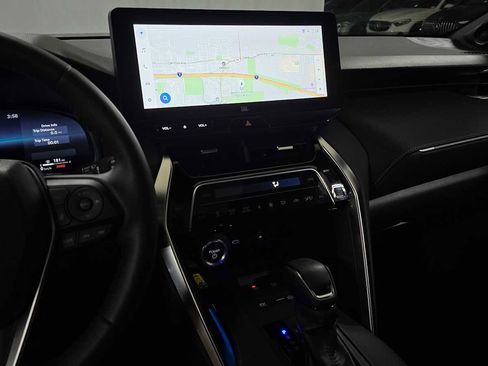 Used 2024 Toyota Venza Limited image 31