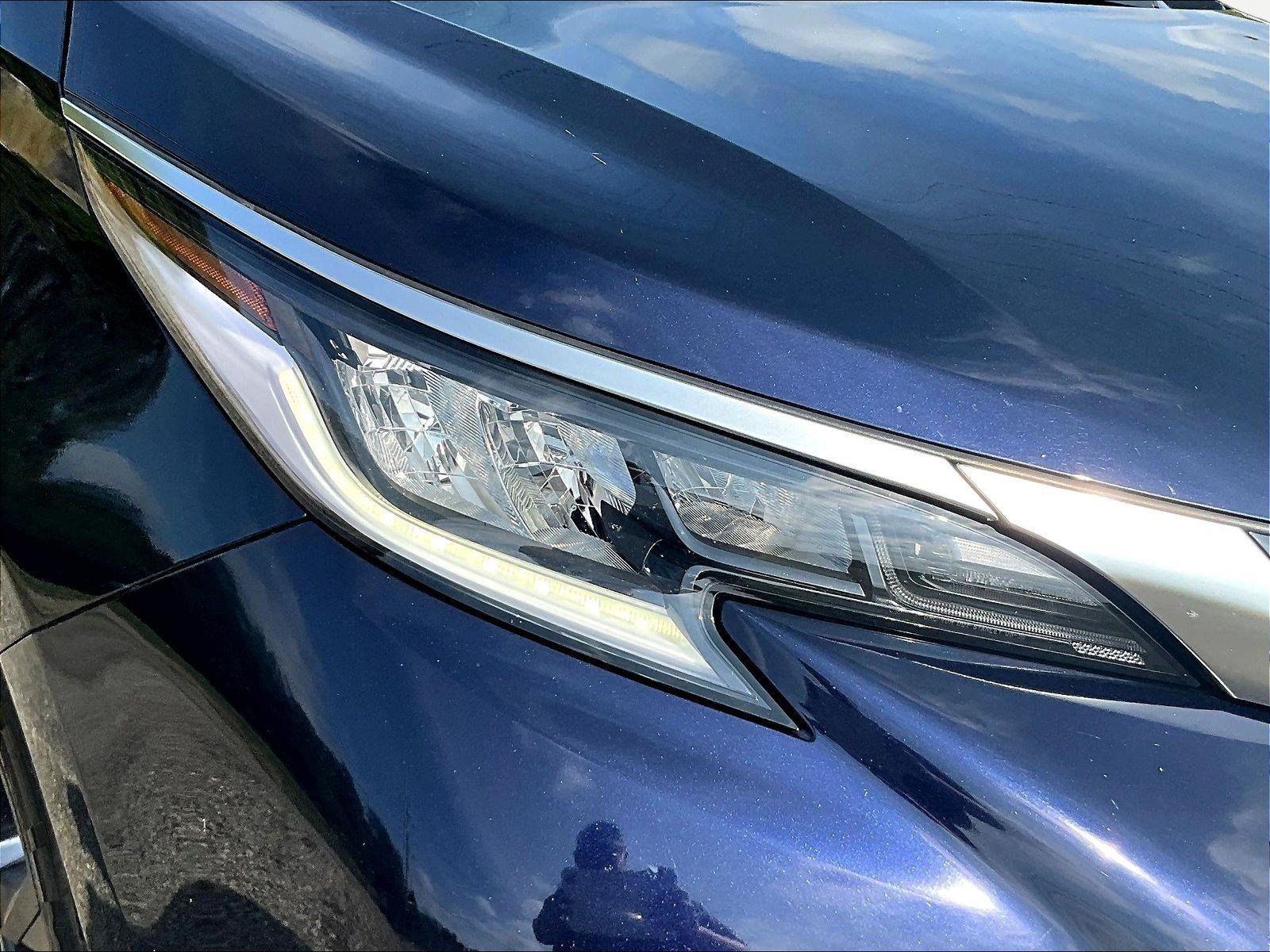 Used 2023 Toyota Sienna XSE FWD image 32