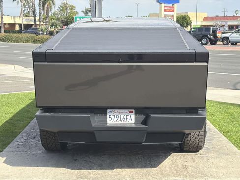 Used 2024 Tesla Cybertruck AWD Crew Cab image 5