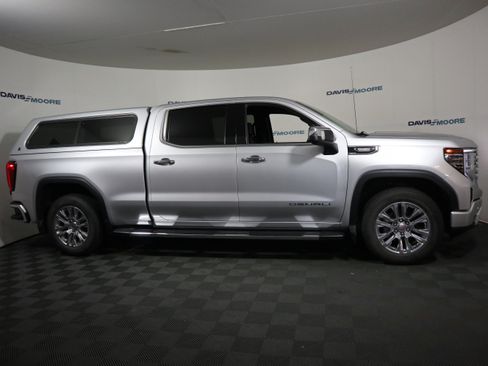 Used 2022 GMC Sierra 1500 Denali w/ Technology Package AWD/4WD image 4