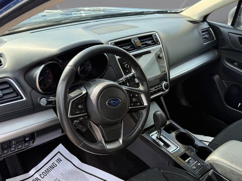 Used 2019 Subaru Outback 2.5i Premium image 11