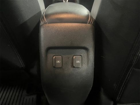 Used 2023 Nissan Kicks SR w/ SR Premium Package image 18