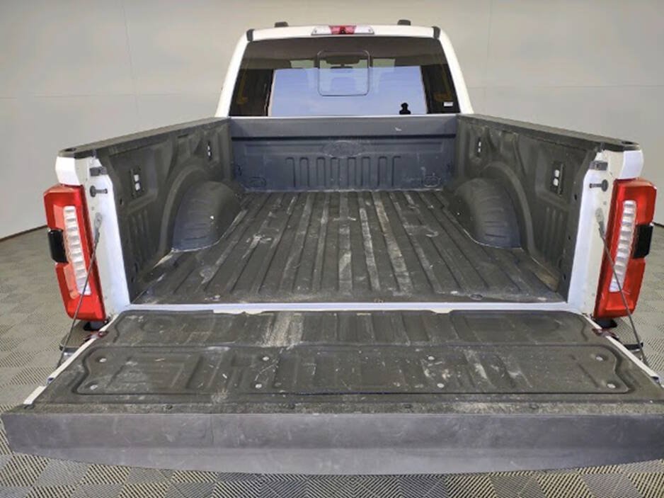 Used 2024 Ford F250 Lariat w/ FX4 Off-Road Package AWD/4WD image 9