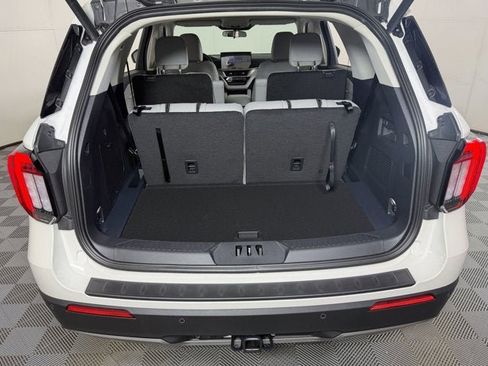 New 2026 Ford Explorer Active w/ Active Comfort Package image 8