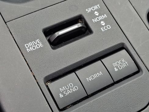 Certified 2025 Toyota Highlander LE AWD/4WD image 28