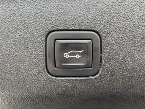 Used 2024 GMC Yukon SLT image 14