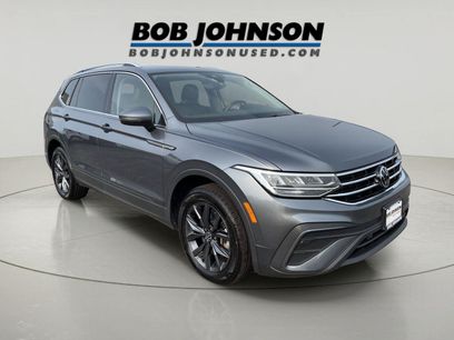 Used 2023 Volkswagen Tiguan SE w/ Panoramic Sunroof Package