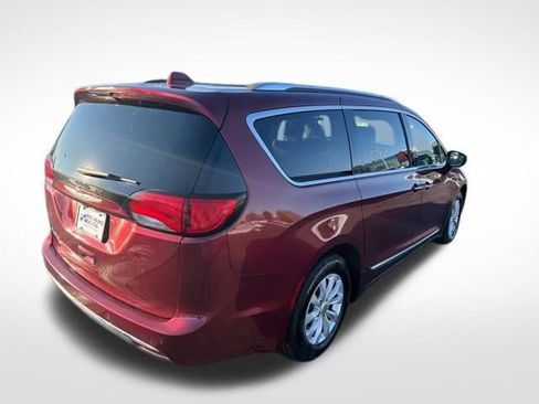 Used 2019 Chrysler Pacifica Touring-L image 6