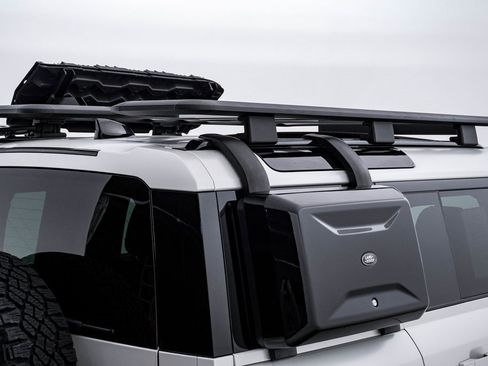 Used 2024 Land Rover Defender 110 S image 17