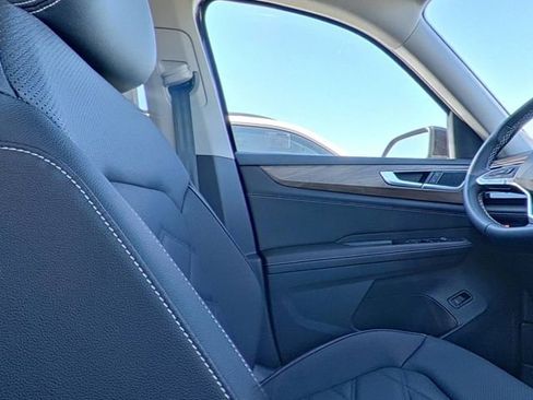 New 2026 Volkswagen Atlas SE FWD image 28
