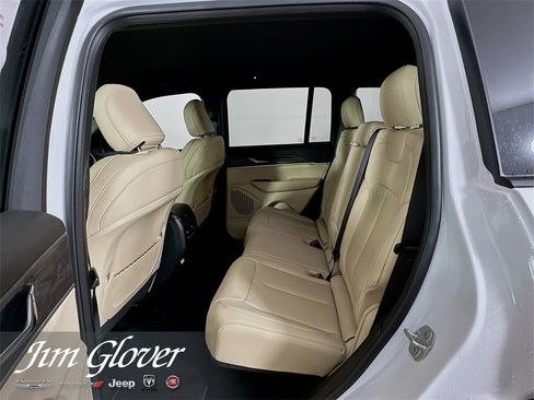 New 2025 Jeep Grand Cherokee Limited w/ Black Appearance Package image 18