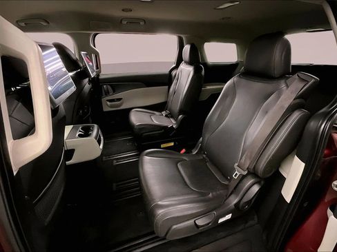 Used 2022 Kia Carnival LX w/ Paint Protection Package FWD image 26