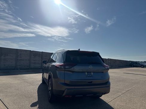 Certified 2026 Nissan Rogue SL FWD image 17