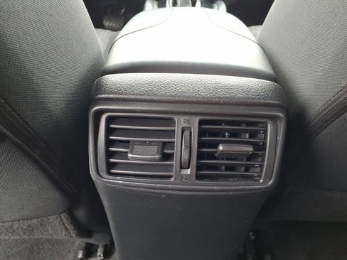 Used 2018 Nissan Rogue SV image 18