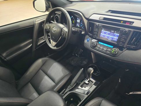 Used 2018 Toyota RAV4 SE AWD/4WD image 29
