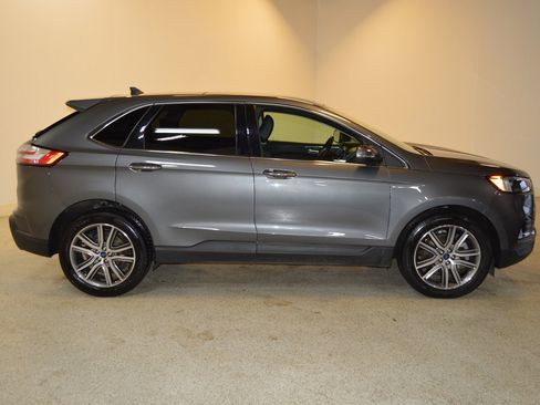 Used 2022 Ford Edge Titanium image 2