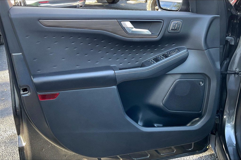 Used 2020 Ford Escape Titanium FWD image 2