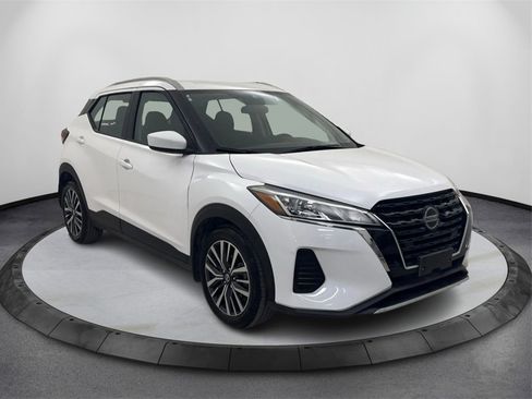 Used 2021 Nissan Kicks SV image 3